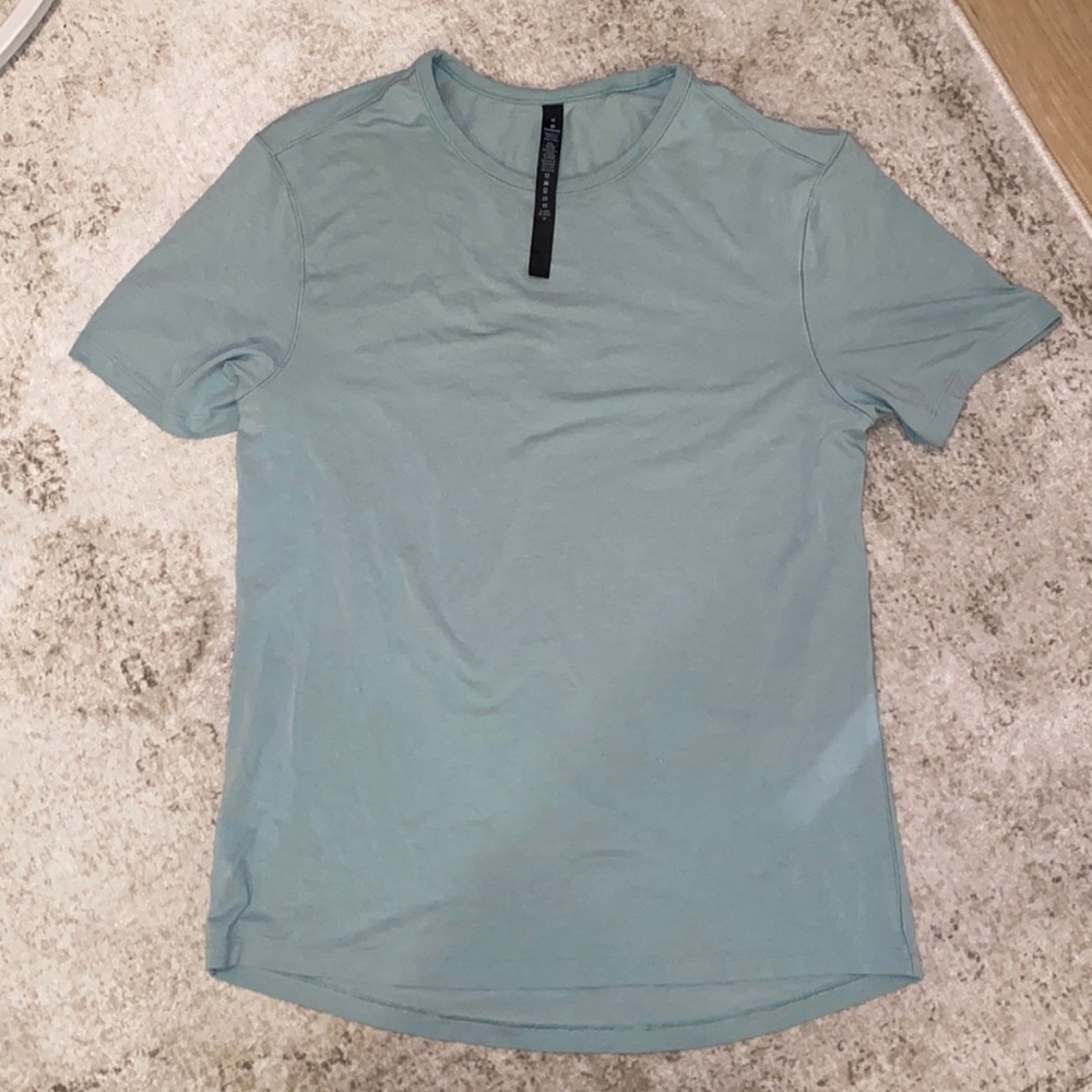 Men’s lululemon t-shirt